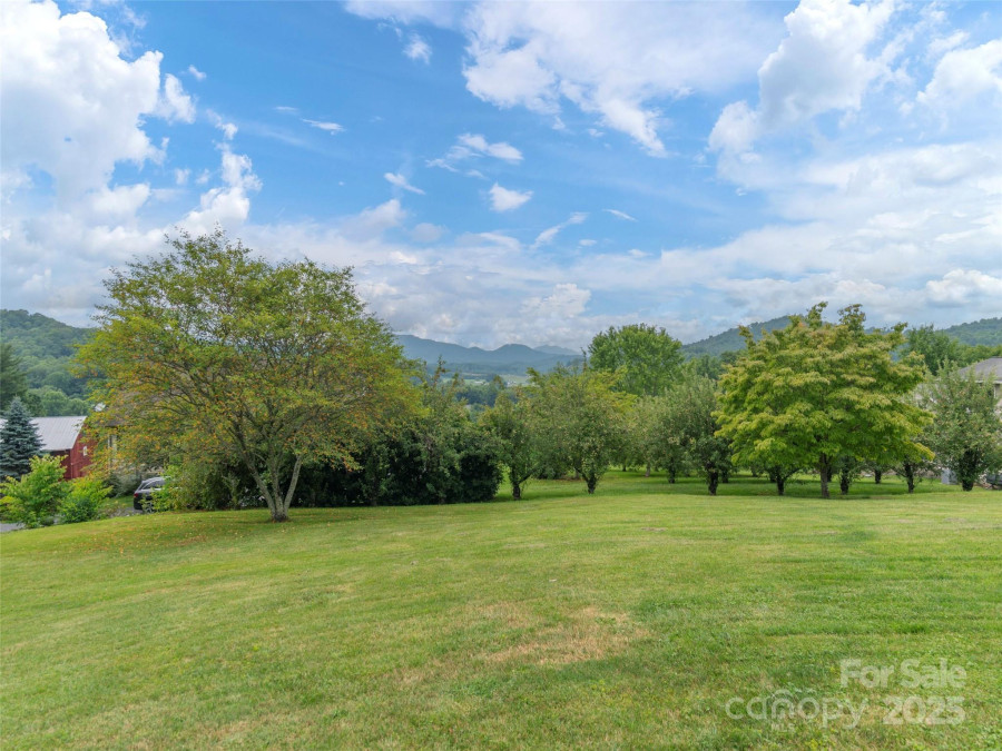 34 Pond View Dr Waynesville, NC 28786