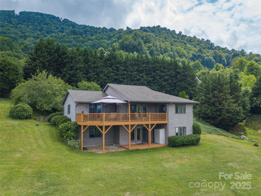 34 Pond View Dr Waynesville, NC 28786