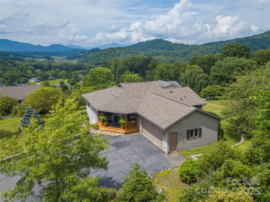 34 Pond View Dr Waynesville, NC 28786