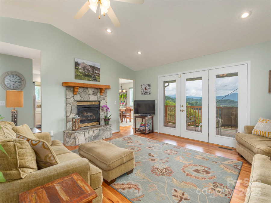 34 Pond View Dr Waynesville, NC 28786