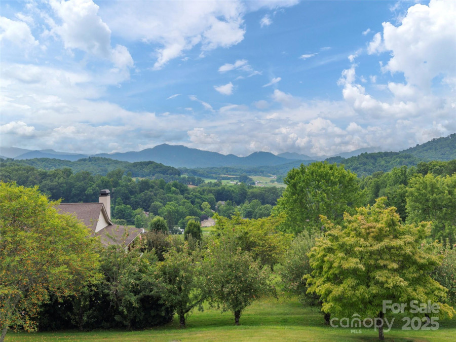 34 Pond View Dr Waynesville, NC 28786