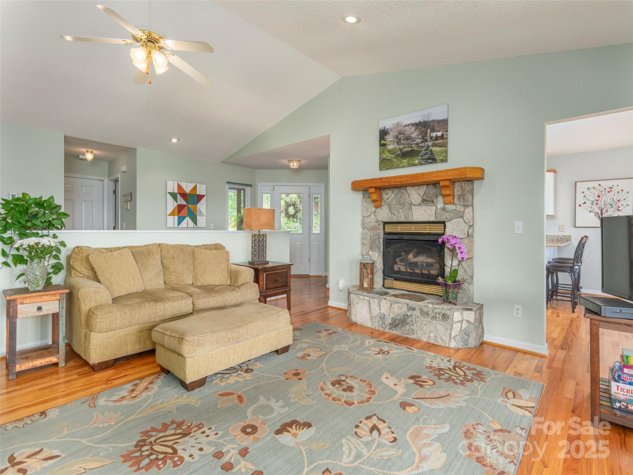 34 Pond View Dr Waynesville, NC 28786