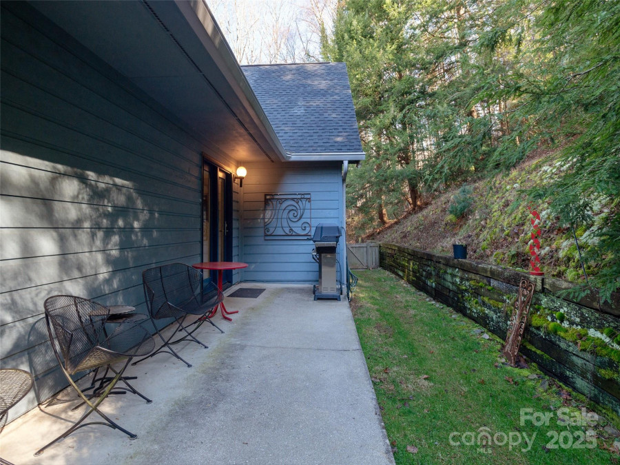 5 Stonecrest Dr Asheville, NC 28803