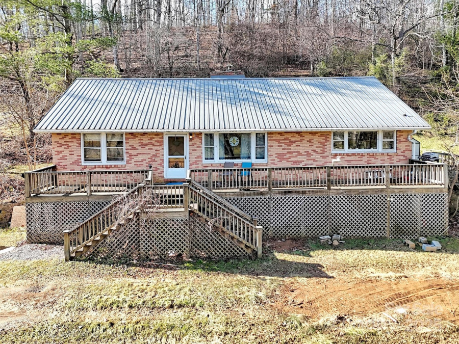 22 Penny Ln Canton, NC 28716