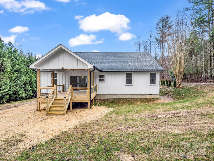 46 Bear Rock Rd Hendersonville, NC 28739