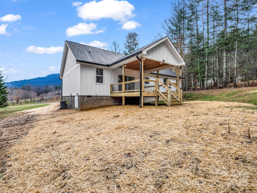 46 Bear Rock Rd Hendersonville, NC 28739