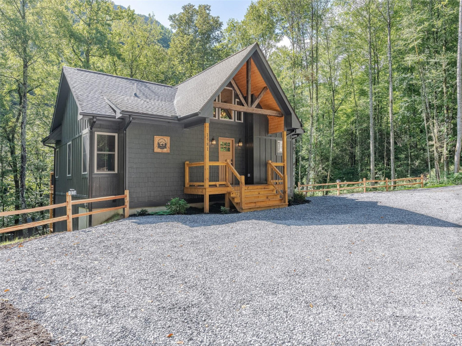 1581 Campbell Creek Rd Maggie Valley, NC 28751