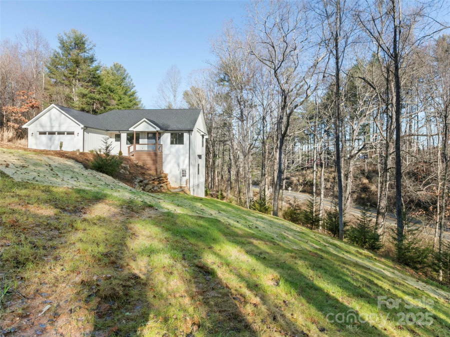 404 High Ridge Dr Mills River, NC 28759