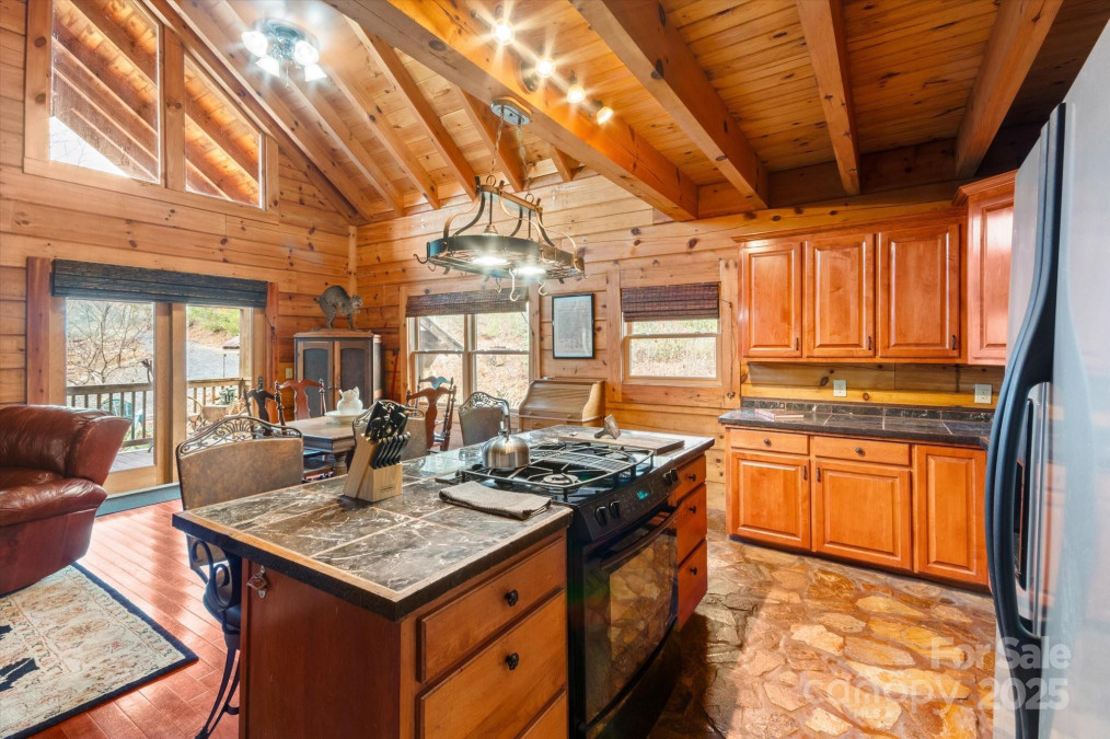 1694 Humpback Mountain Rd Spruce Pine, NC 28777