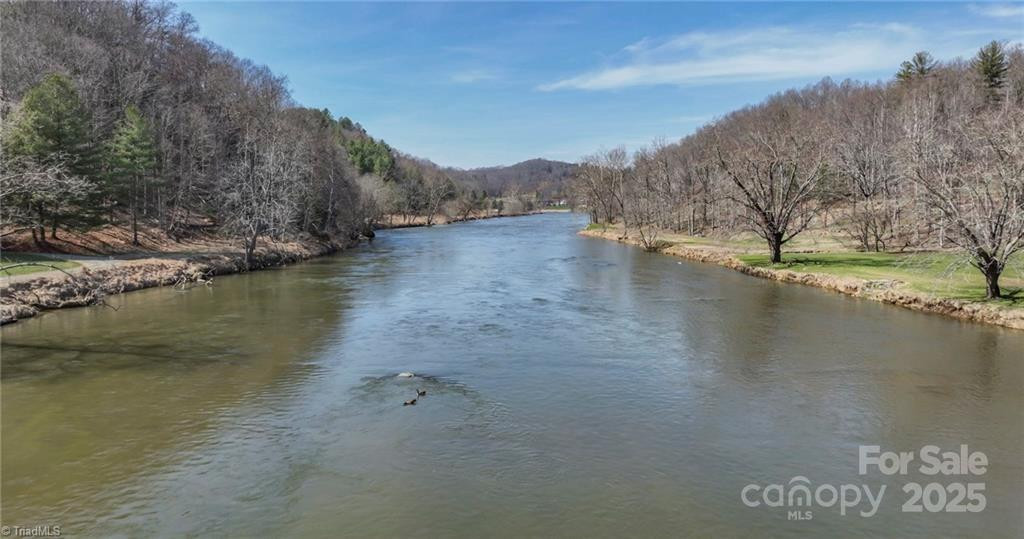 14 River Front Dr Piney Creek, NC 28663