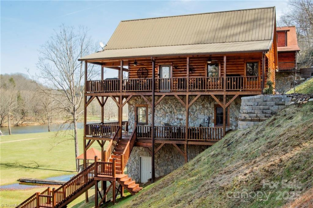 14 River Front Dr Piney Creek, NC 28663