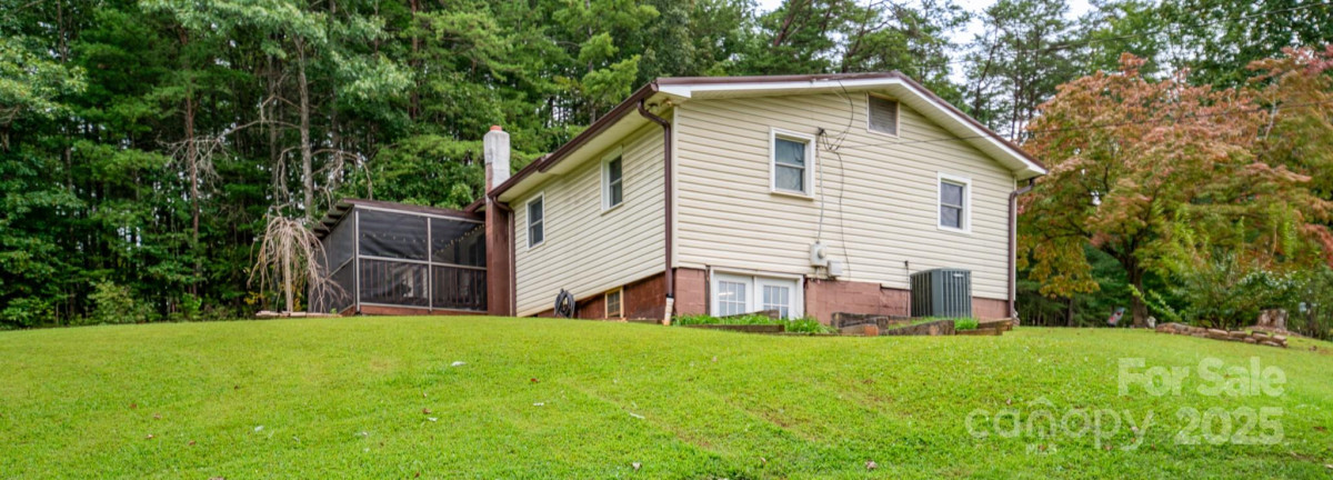 81 Pine Mount Rd Weaverville, NC 28787