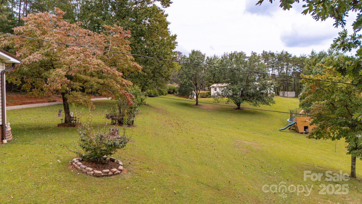 81 Pine Mount Rd Weaverville, NC 28787