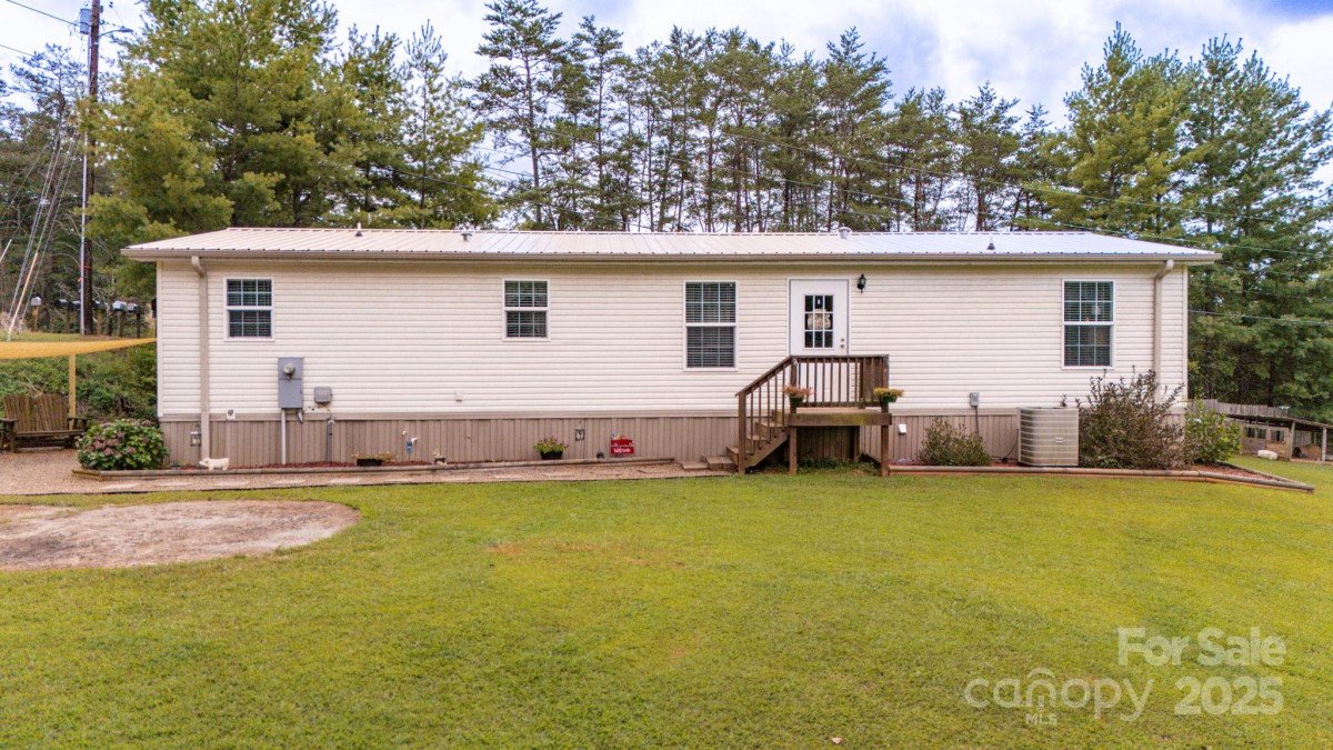 81 Pine Mount Rd Weaverville, NC 28787