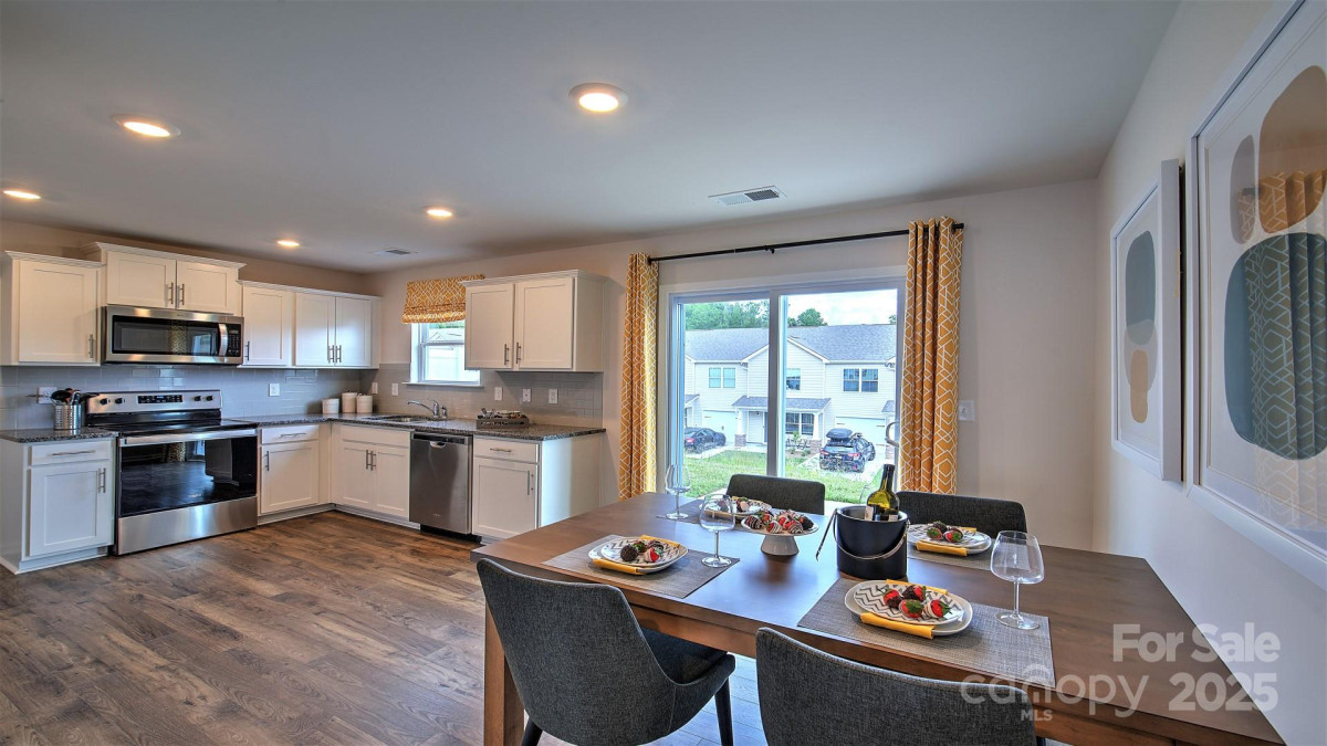 35 Cain Hollow Way Asheville, NC 28806