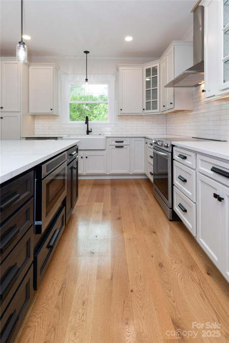 111 Laura Tc Hendersonville, NC 28792