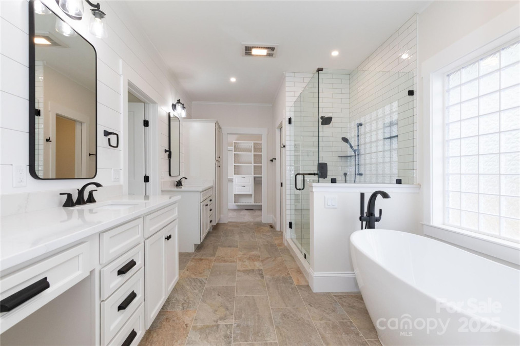 111 Laura Tc Hendersonville, NC 28792