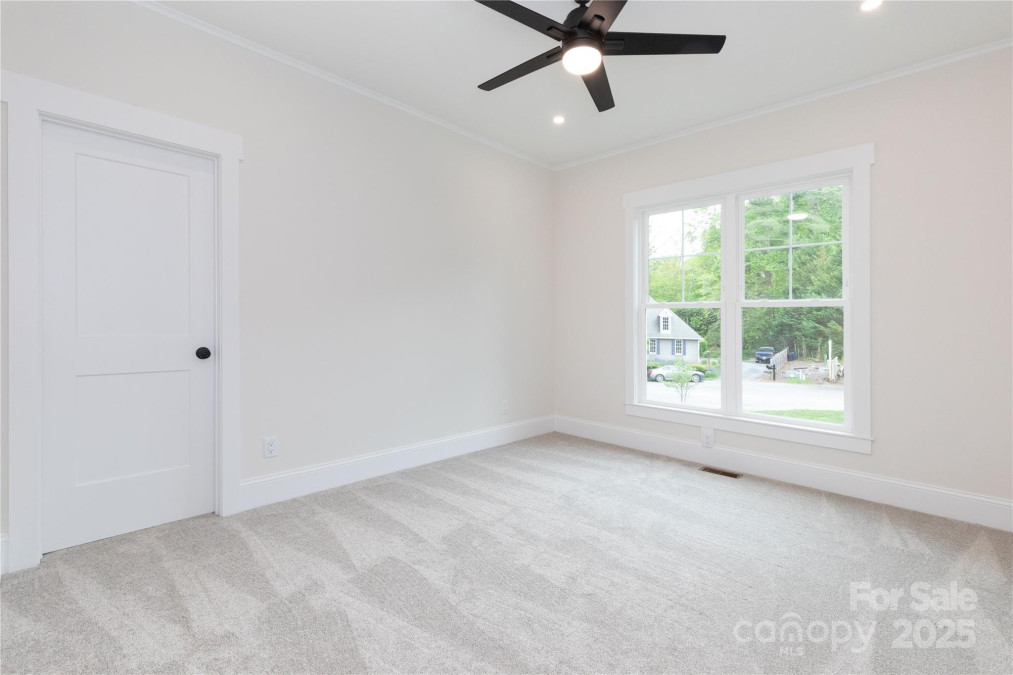 111 Laura Tc Hendersonville, NC 28792