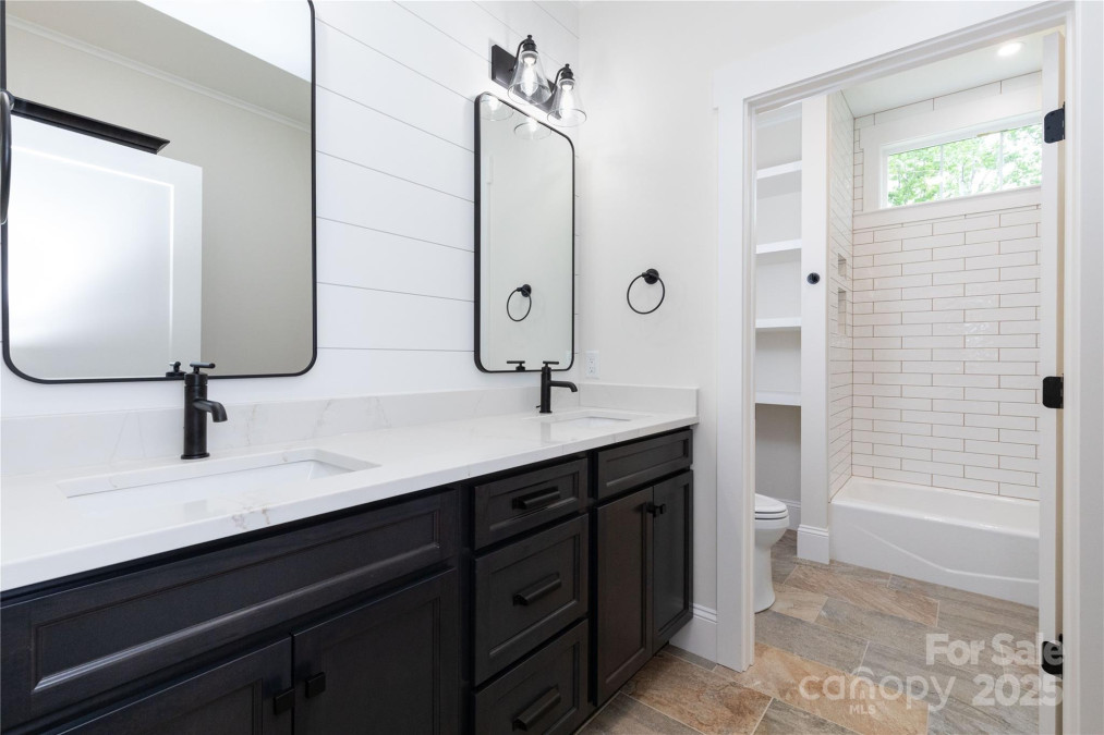 111 Laura Tc Hendersonville, NC 28792