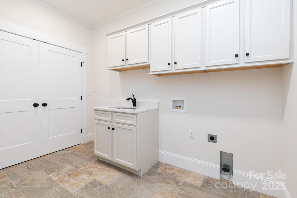 111 Laura Tc Hendersonville, NC 28792