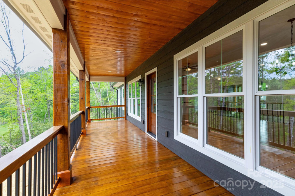 111 Laura Tc Hendersonville, NC 28792