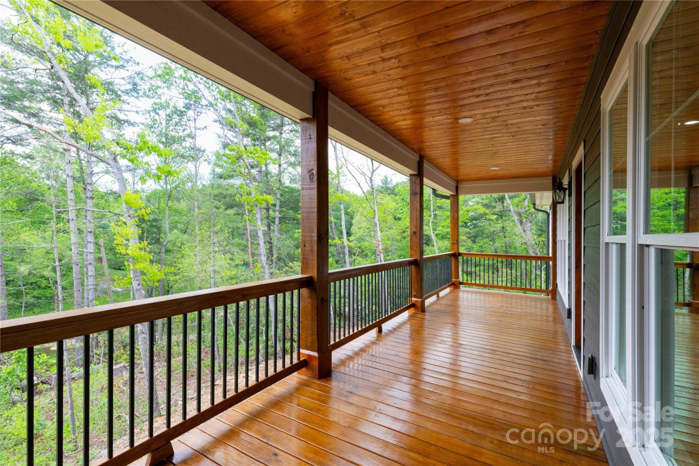 111 Laura Tc Hendersonville, NC 28792