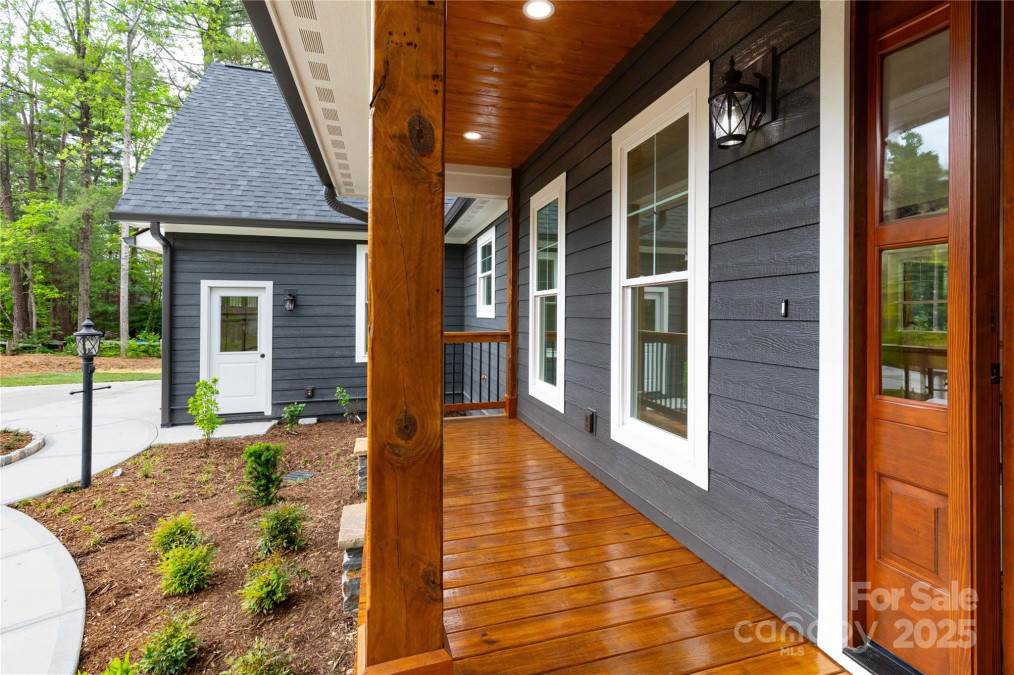 111 Laura Tc Hendersonville, NC 28792