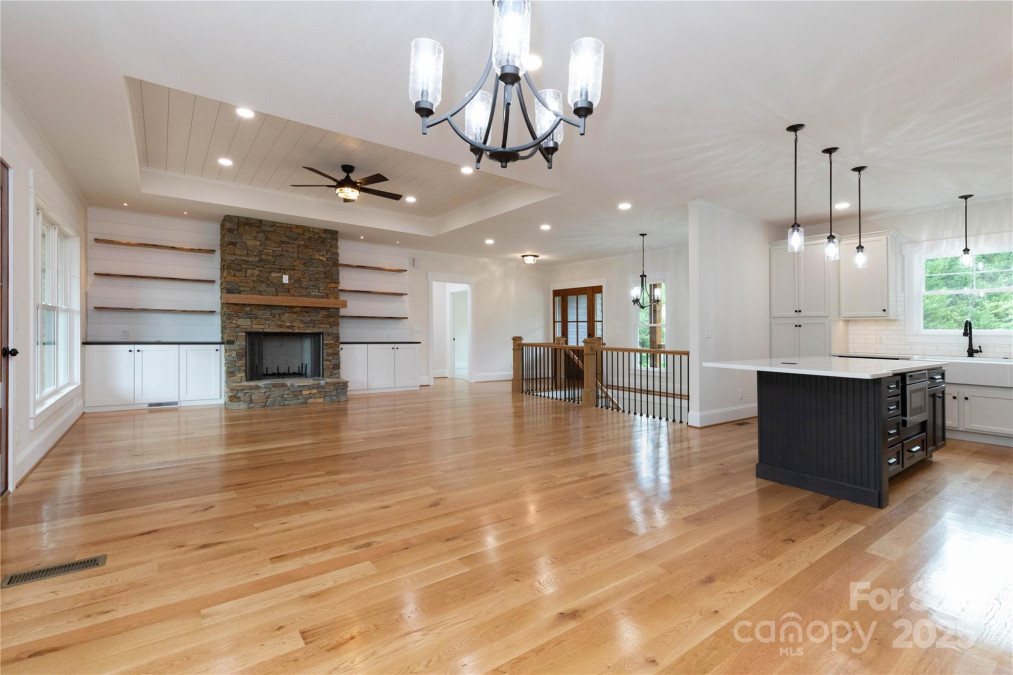 111 Laura Tc Hendersonville, NC 28792