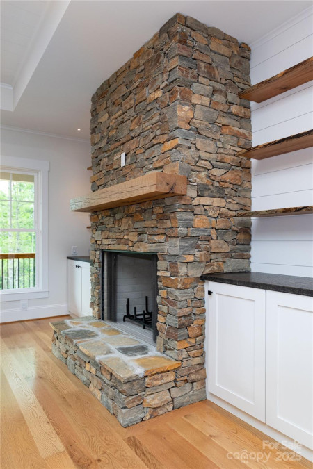 111 Laura Tc Hendersonville, NC 28792