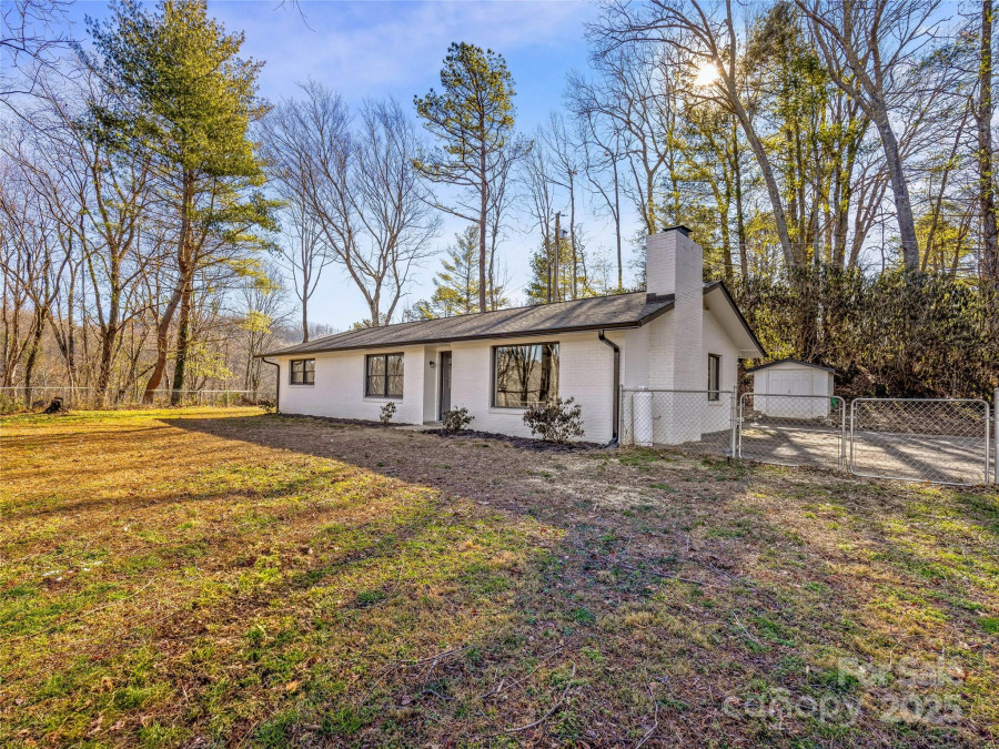 22 Cane Creek Ln Fairview, NC 28730