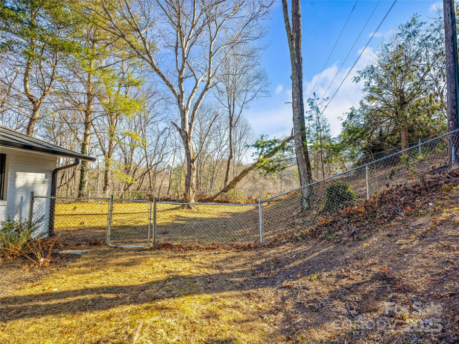 22 Cane Creek Ln Fairview, NC 28730