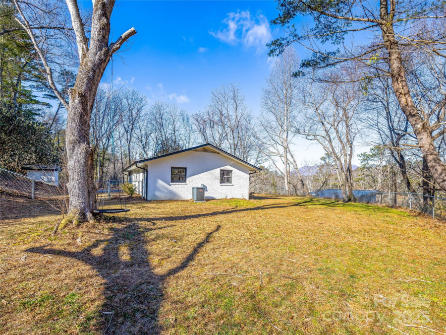 22 Cane Creek Ln Fairview, NC 28730