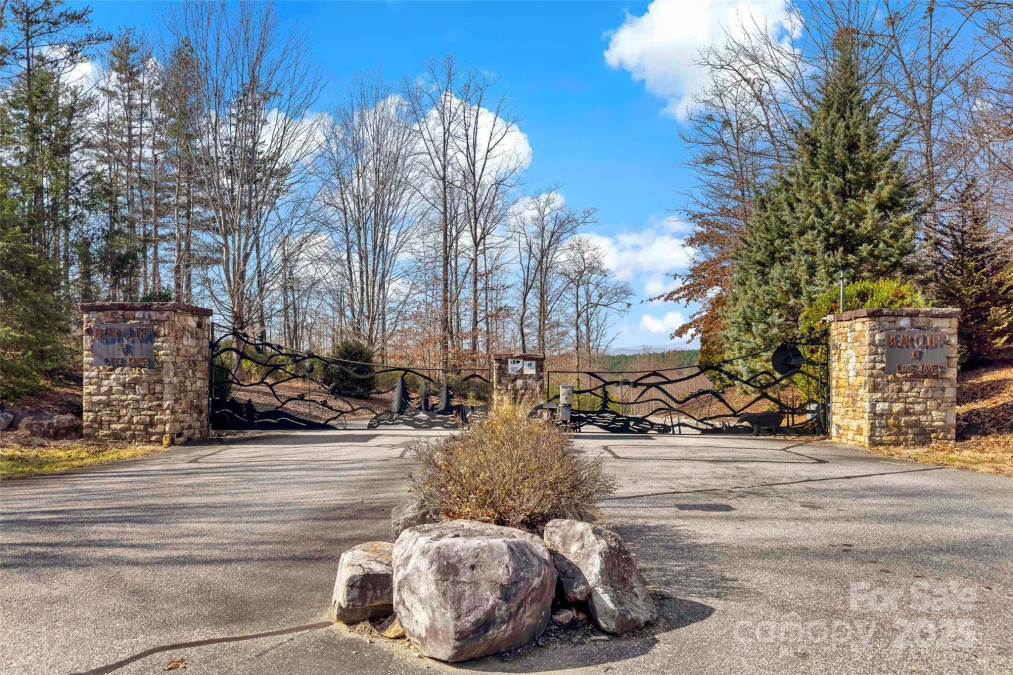 62 Bear Cliff Dr Nebo, NC 28761