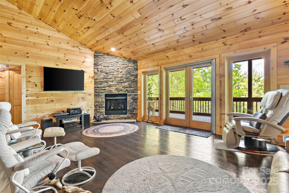 62 Bear Cliff Dr Nebo, NC 28761