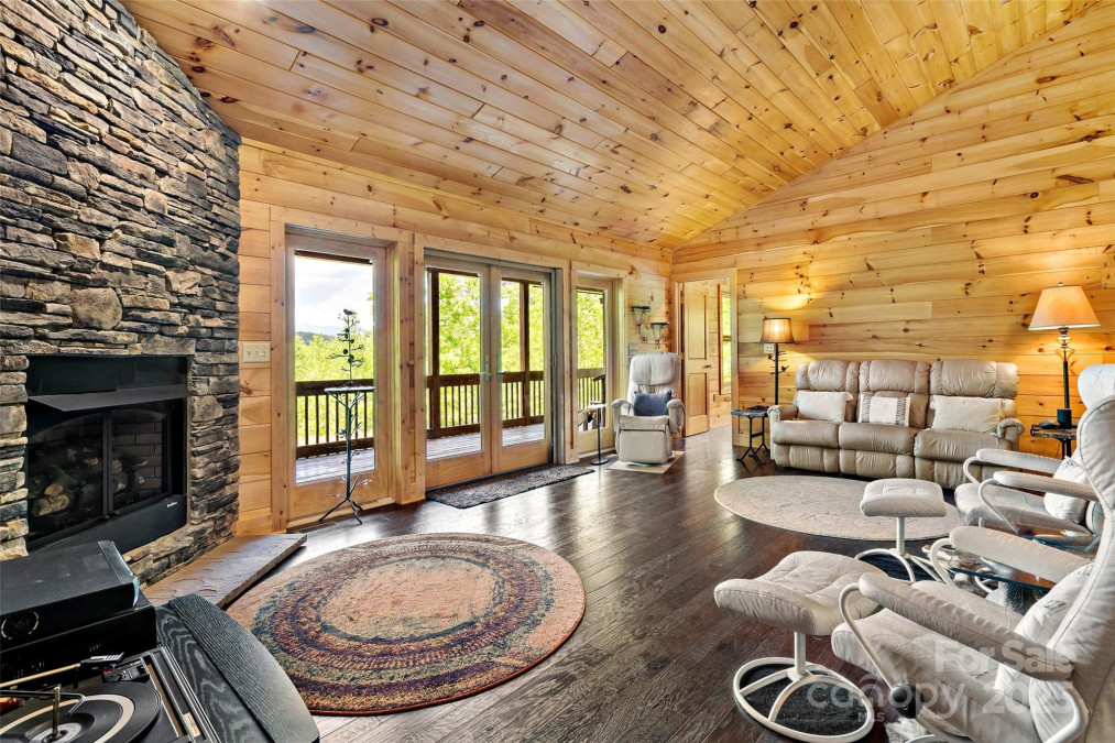 62 Bear Cliff Dr Nebo, NC 28761