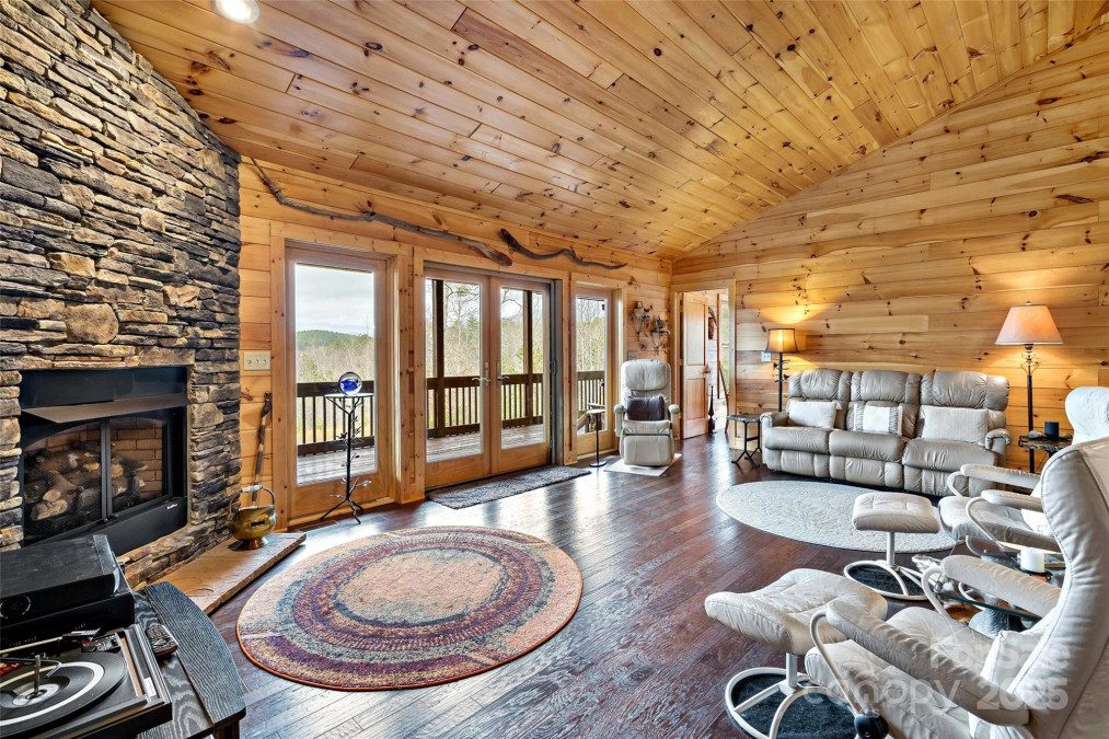62 Bear Cliff Dr Nebo, NC 28761