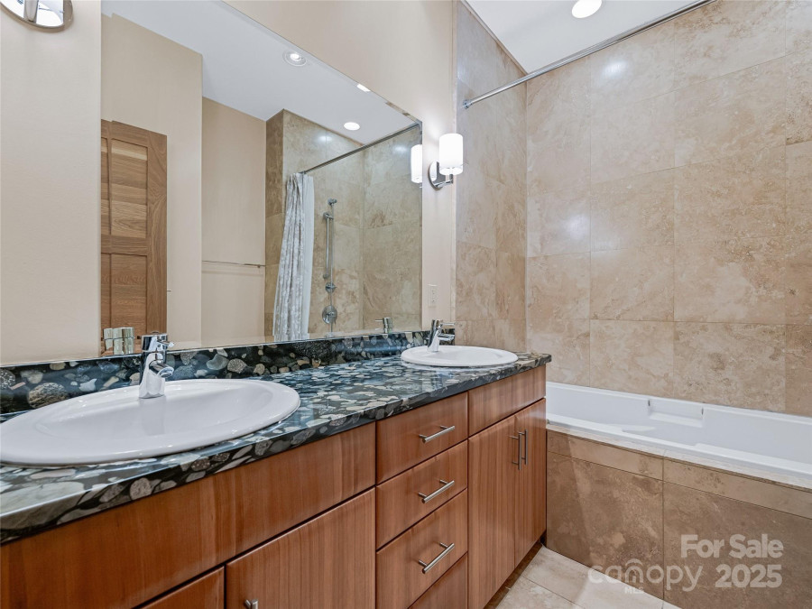 500 Oleta Mill Trl Hendersonville, NC 28792