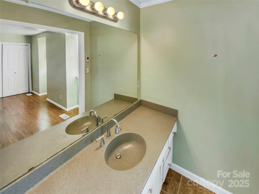 8003 Regent Park Ln Charlotte, NC 28210