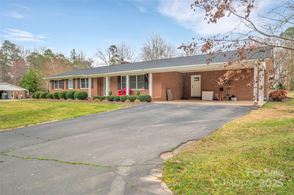 549 Dairy Rd Troy, NC 27371
