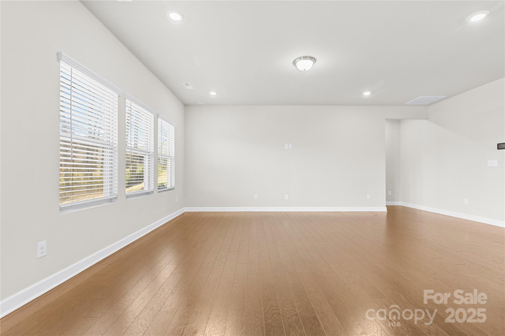 9307 Dufaux Dr Charlotte, NC 28278
