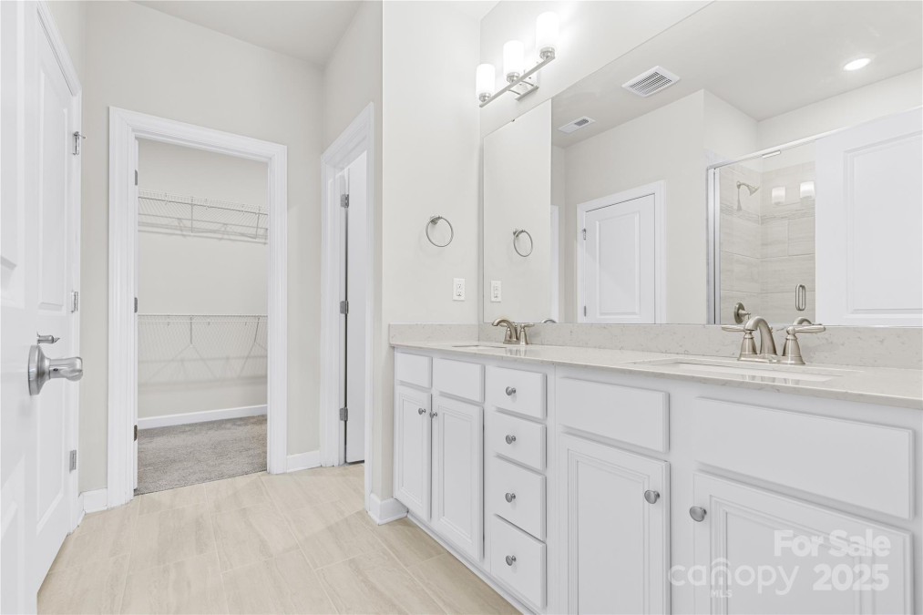 9307 Dufaux Dr Charlotte, NC 28278