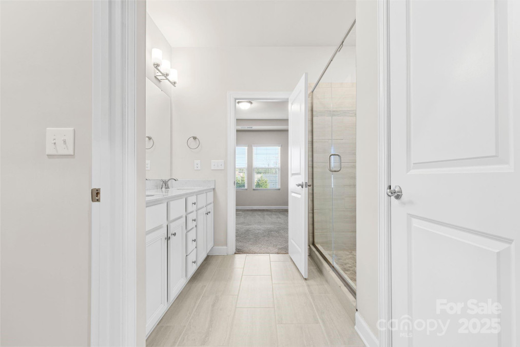 9307 Dufaux Dr Charlotte, NC 28278