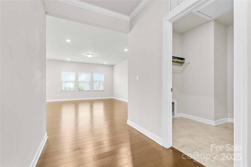 9307 Dufaux Dr Charlotte, NC 28278