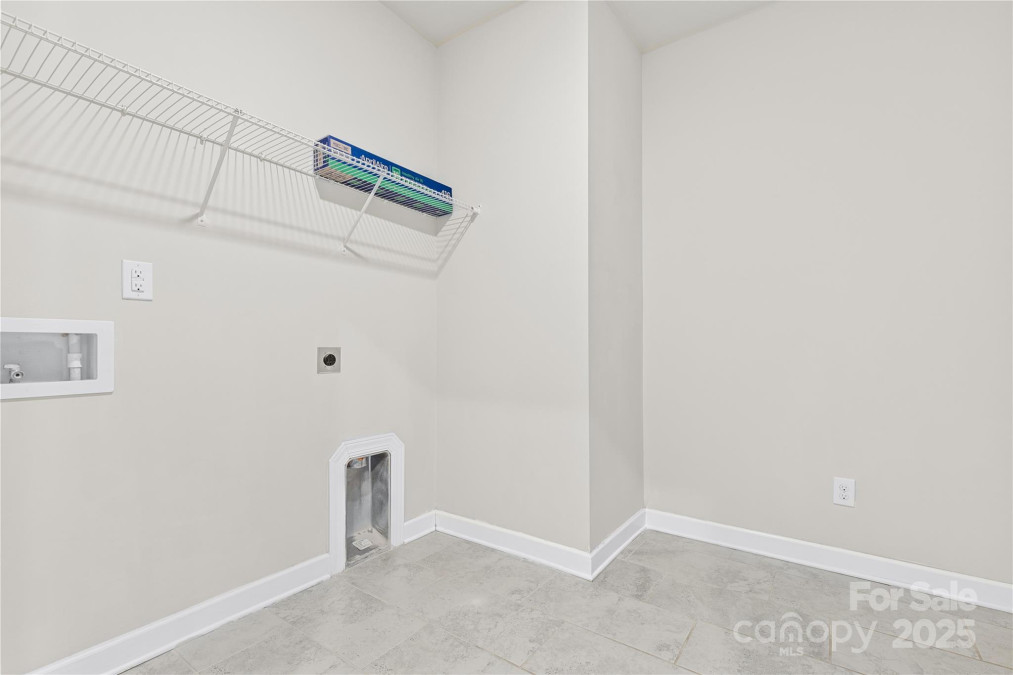 9307 Dufaux Dr Charlotte, NC 28278