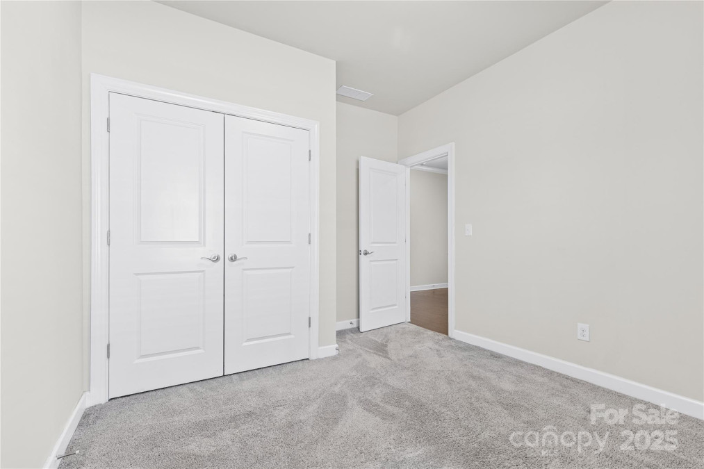 9307 Dufaux Dr Charlotte, NC 28278