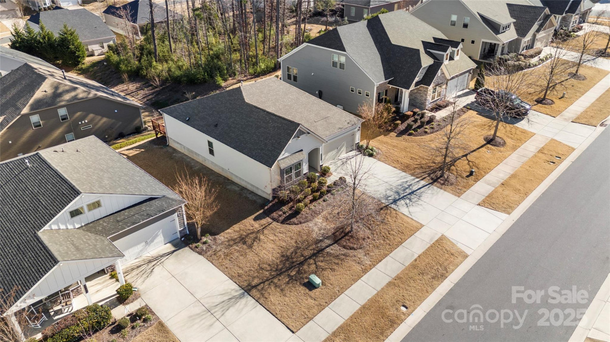 9307 Dufaux Dr Charlotte, NC 28278