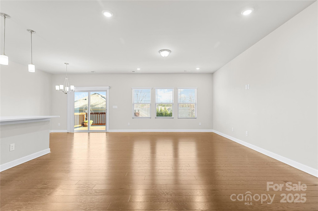 9307 Dufaux Dr Charlotte, NC 28278