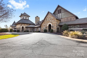 9307 Dufaux Dr Charlotte, NC 28278