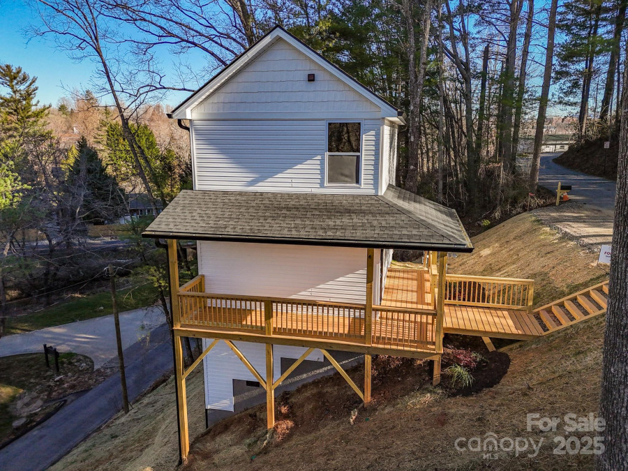 62 Toms Park Cir Hendersonville, NC 28792