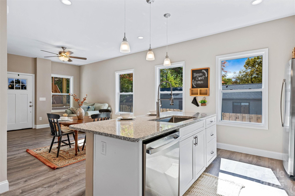 62 Toms Park Cir Hendersonville, NC 28792